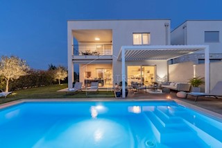 NOVIGRAD - bella villa bifamiliare vicino alla città