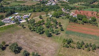 Parenzo, dintorni, grande terreno con molto potenziale