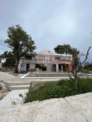 *Nuova costruzione* Villa elegante in posizione esposta alle porte di Pula