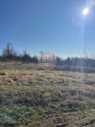 Terreno edificabile in posizione perfetta alle porte di Labin