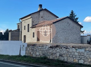 Bellissima casa in pietra con vista su Učka