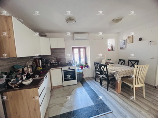 Istria, Umago, centro, appartamento 2 camere da letto + soggiorno, 90 m2, 40 m dal mare