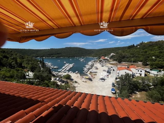 Istria, Krnica, vendita di un appartamento con vista panoramica sul mare.