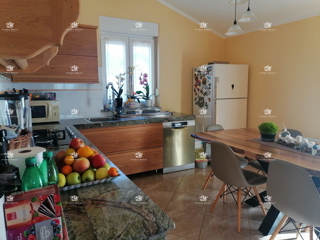 Istria, Umago, Savudrija, vendita appartamento 79m2 con giardino 30m2 e vista mare, 2 camere + soggiorno con angolo cottura, occasione.