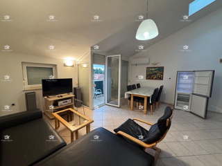 Istra, Umag, appartamento, attico, 108m2, 3 locali + soggiorno, 2 terrazze, parcheggio, VICINO AL MARE!