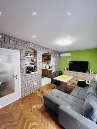 Istra, Buje, centro, casa 150m2, 3 camere da letto + soggiorno, abitabile