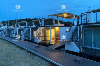 Istra, Pula, casa galleggiante sul mare 84m2