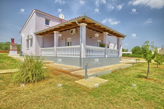 Casa in vendita a Valtura – Villetta indipendente al piano terra con ampio giardino, 205 m², Istria