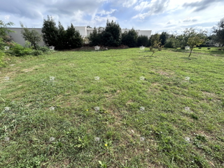 Istria, Zambratija, terreno edificabile 680m2, utenze pagate, progetto, permesso di costruzione, zona residenziale di prestigio