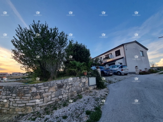 Istria, Vižinada – casa di 358 m² con 5 appartamenti e vista su Motovun – Ideale per investimento!