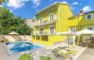 In vendita – Casa familiare con piscina a Pola, Valdebek – 220 m² di superficie abitabile + 400 m² di giardino!