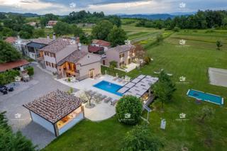 🏡 ISTRIA – PIĆAN: TRE VILLE ISTRIANE CON PISCINA, CAMPO DA TENNIS E 5000 m² DI TERRENO! 🌿