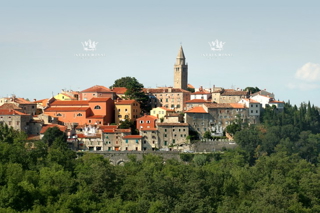 Istra, Raša, Trget, vendita di un'area edificabile maggiore, costruzione di ville, costruzione di una casa, villa, investimento.