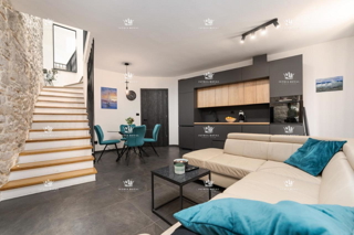 🏡 CASA IN PIETRA NEL CENTRO DI VRSAR – INVESTIMENTO IDEALE! 🏖️