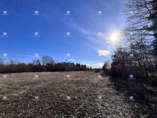 Terreno edificabile di 2.938 m² + terreno agricolo e boschivo vicino a Pazin – Istria, Zabrežani, in vendita!
