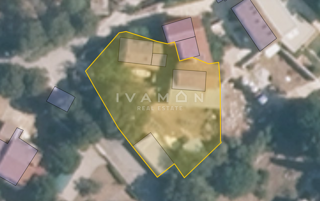 Tre case su un unico terreno con grande potenziale