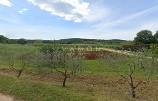 Terreno edificabile di 3.317 m² + 2.400 m² di terreno agricolo incluso gratuitamente