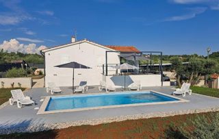 Casa con Piscina tra gli Ulivi