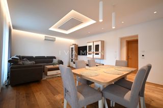 Casa indipendente con tre camere da letto e piscina, a 2,5 km dalla spiaggia