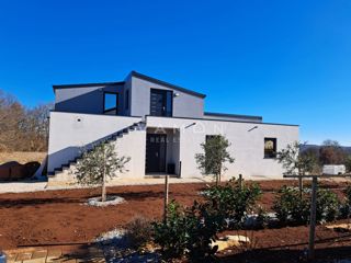 Casa indipendente con due appartamenti