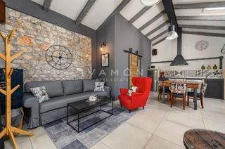 Affascinante casa istriana ristrutturata con piscina