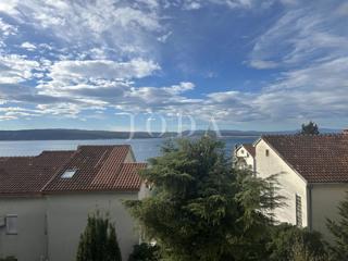 Casa d’investimento con 5 unità e vista mare aperta – Crikvenica, a 300 m dal mare