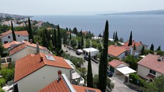 Casa con Appartamenti a 100 m dal Mare – Perfetta per Affitto Turistico