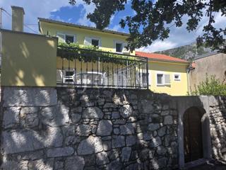 Crikvenica – Casa ristrutturata con vista mare nell’entroterra tranquillo