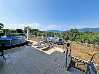 Appartamento al piano terra con vista mare