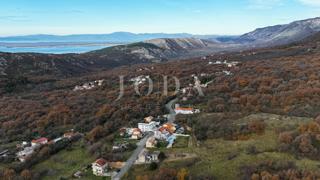 Bribir – Casa più vecchia con grande giardino, garage e spazi aggiuntivi