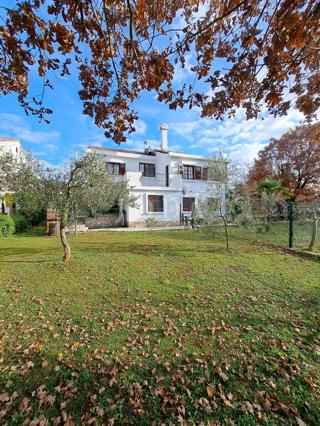 Detached house with a large garden - Njivice, island of Krk