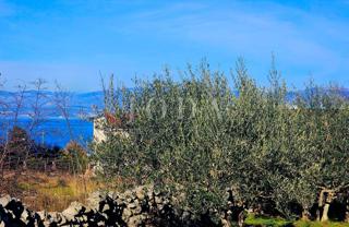 Malinska - terreno con vista mare vicino alla spiaggia