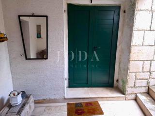 Selce, casa con due appartamenti