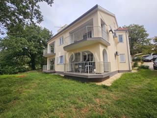 Casa con tre appartamenti, vista mare - Malinska