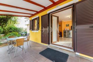 Ampio appartamento al piano terra con giardino curato