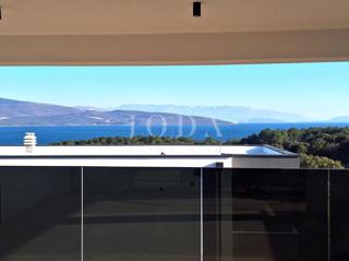 Luxury apartment with pool and terrace, city of Krk