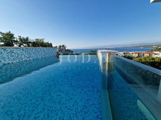 Attico esclusivo con piscina e fantastica vista sul mare! 