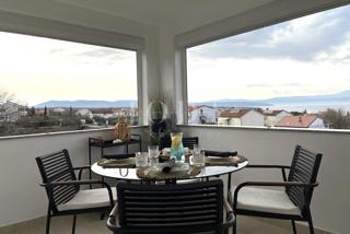 Appartamento recentemente ristrutturato con vista mare aperta