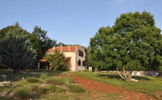 Casa con due appartamenti nella natura, vicino a Vrbnik