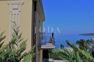 Villa in una posizione privilegiata con vista sul mare 