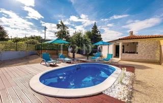 Isola di Krk - Kras - casa al piano terra con piscina