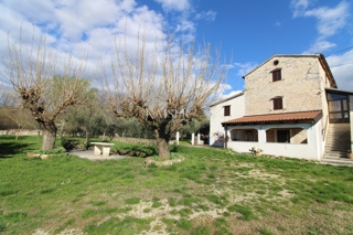 Istria - Parenzo, casa in pietra con esclusiva vista mare