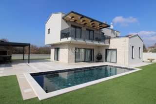 Istria - Parenzo, bellissima villa con piscina, design moderno.