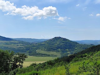 Istria, Montona - terreno edificabile con vista unica su Montona