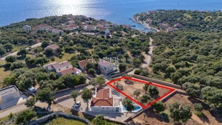 Isola di Pag, terreno con concessione edilizia in uliveto secolare, vista mare