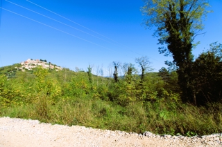 Istria, Montona terreno edificabile sotto il centro storico