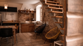 Mali Lošinj, Isola di Susak - autentica casa in pietra 121m2