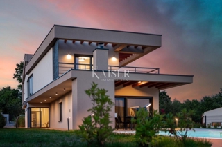 Istria, Svetvincenat, moderna ed elegante villa con piscina
