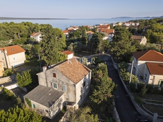 Mali Lošinj, Nerezine-Tradizionale casa in pietra