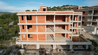 Spazioso appartamento (S1) al piano terra con giardino privato, Mandalina - Šibenik